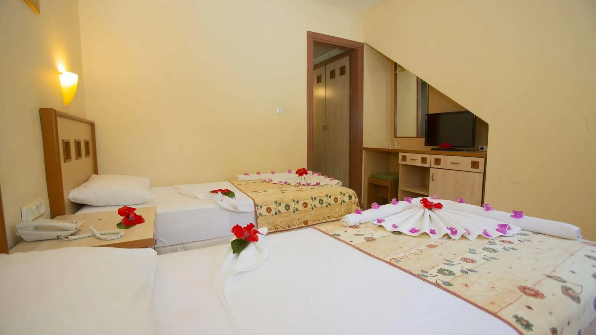 Katre Hotel Олудениз